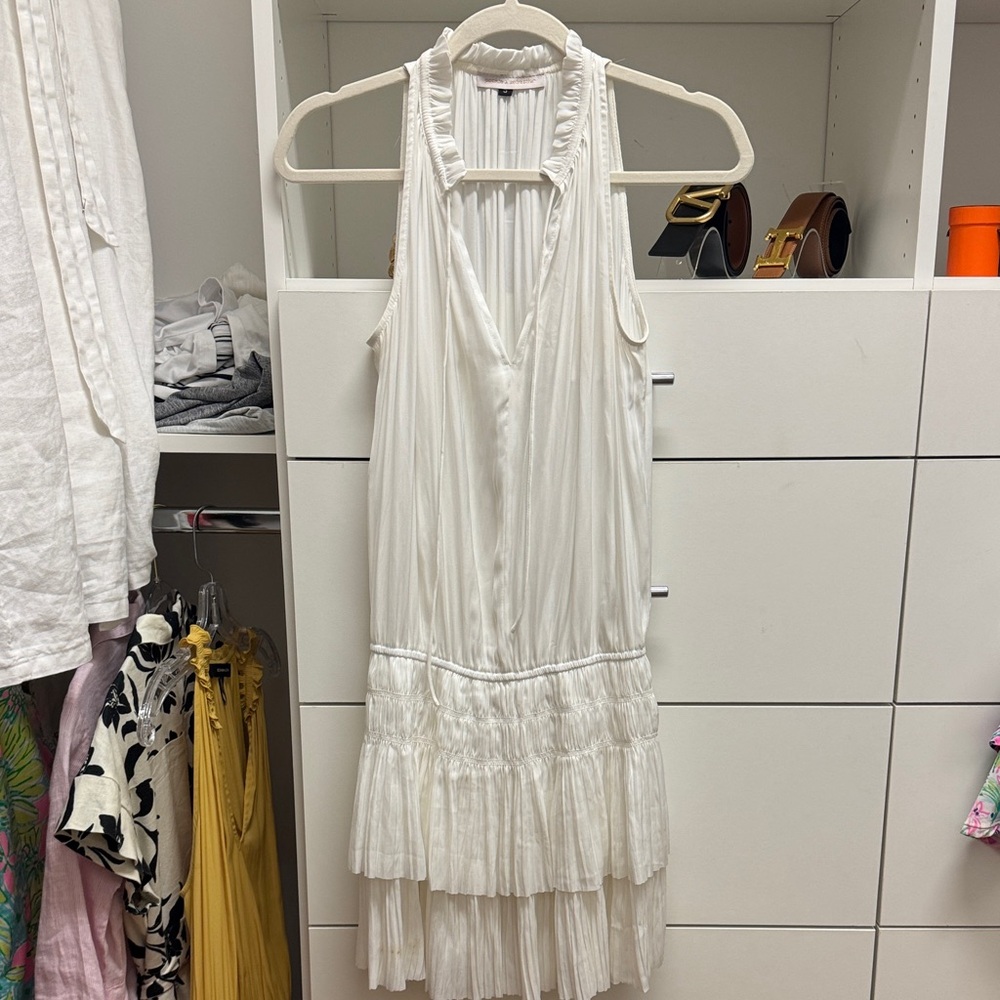 Elegant White Sleeveless Dress